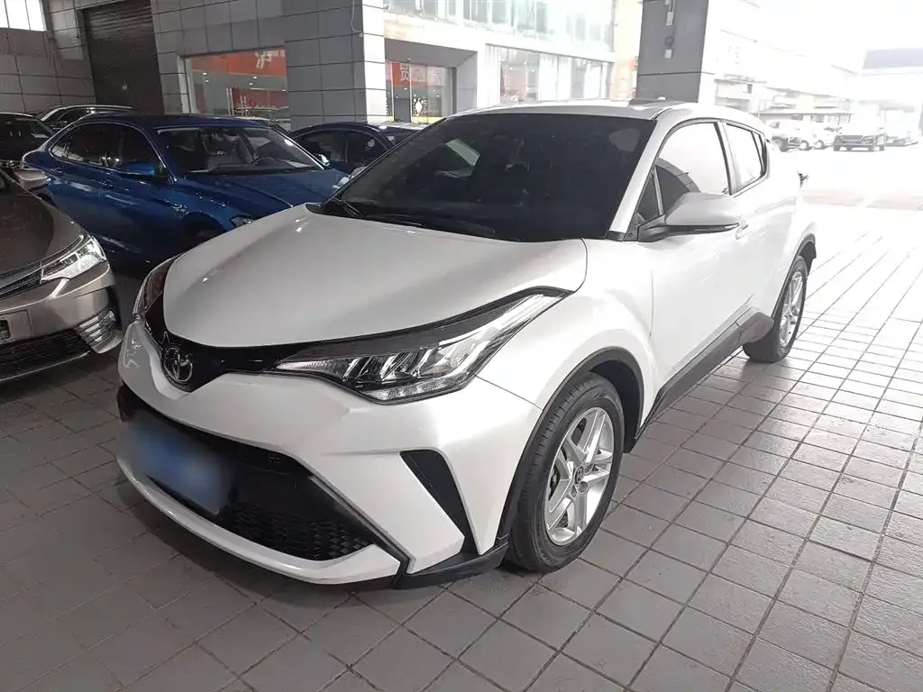 Toyota C-HR — фото 1