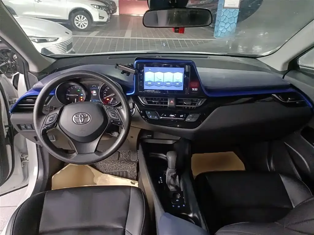 Toyota C-HR — фото 8