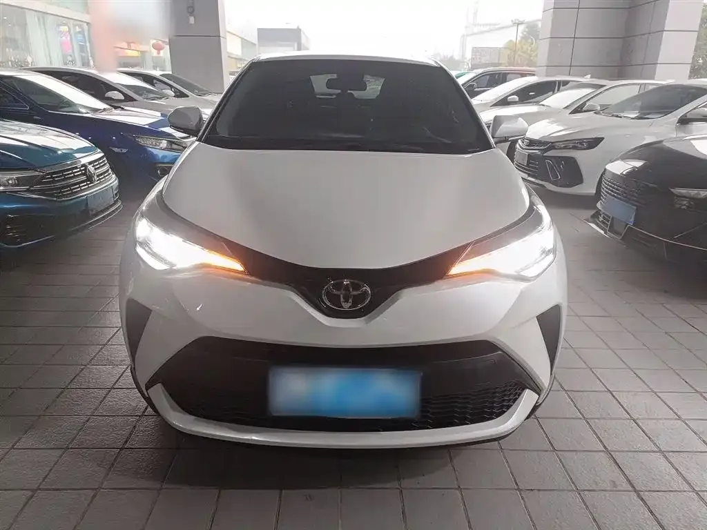 Toyota C-HR — фото 9