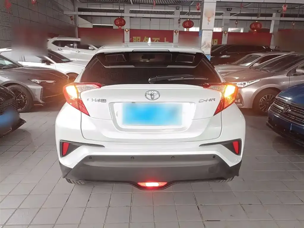 Toyota C-HR — фото 7