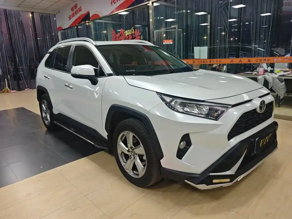 Toyota RAV4 — фото 4