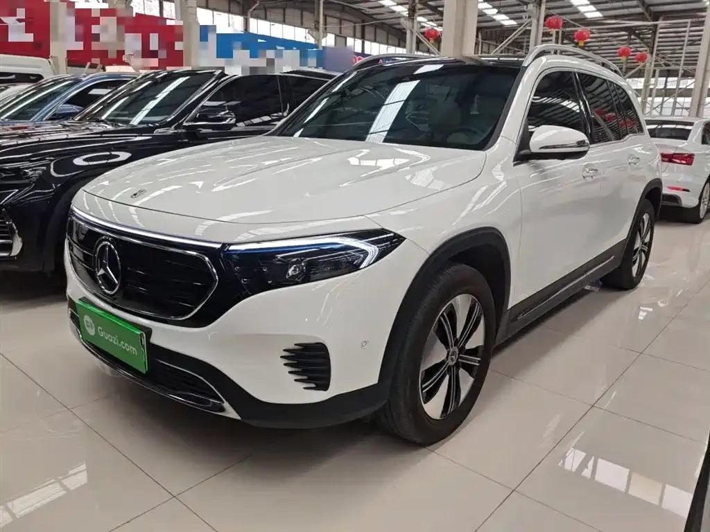 Mercedes-Benz EQB — фото 1