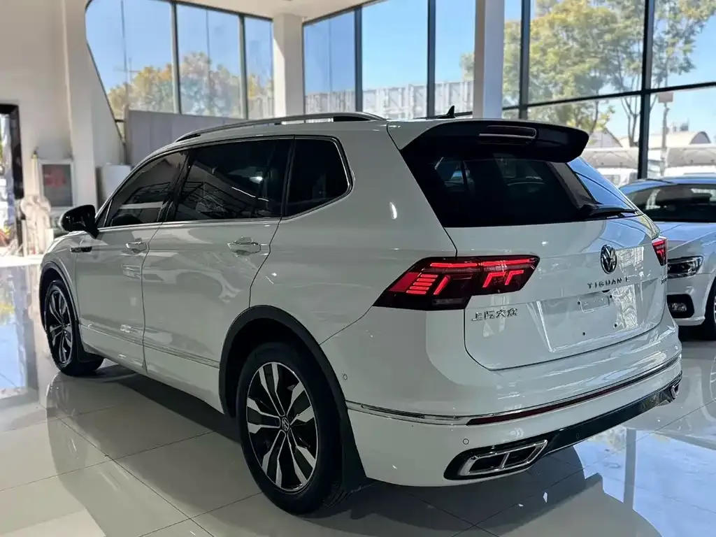 Volkswagen Tiguan L — фото 4