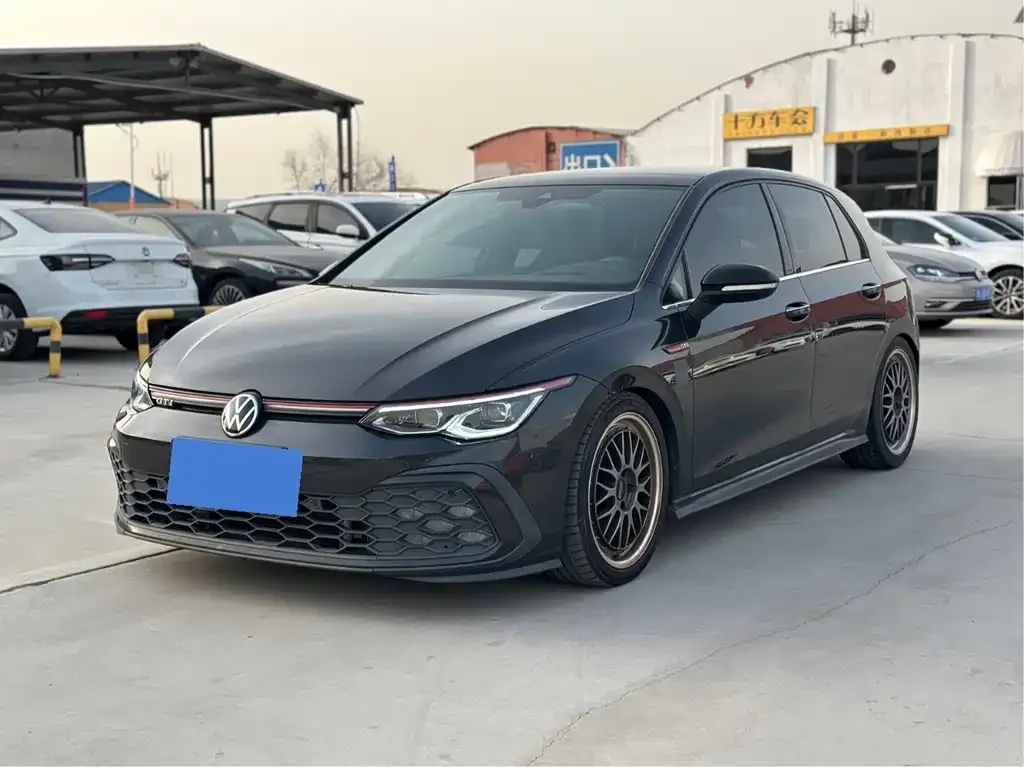 Volkswagen Golf GTI — фото 1