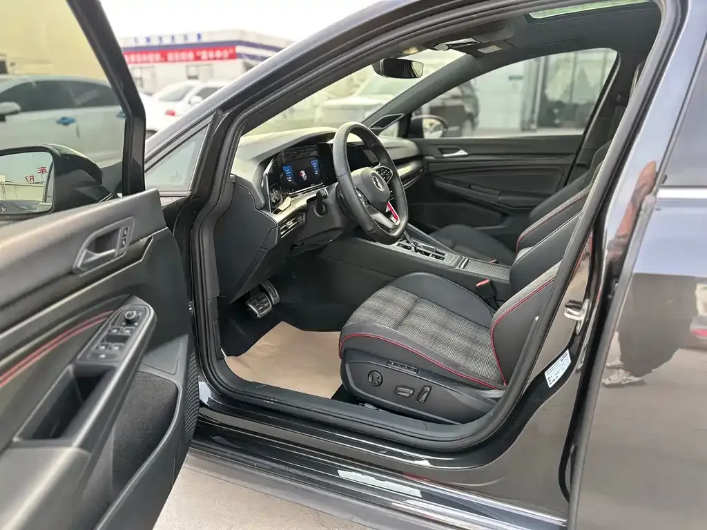 Volkswagen Golf GTI — фото 9