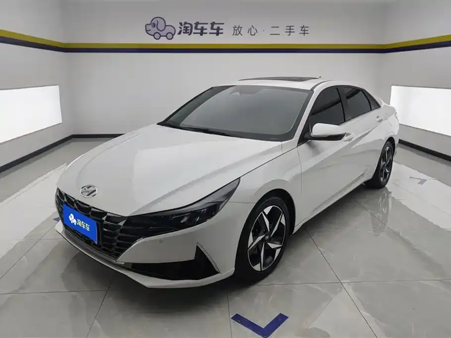 Hyundai Elantra — фото 1