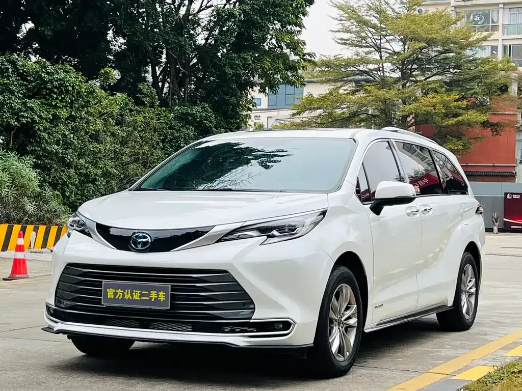 Toyota Sienna — фото 5