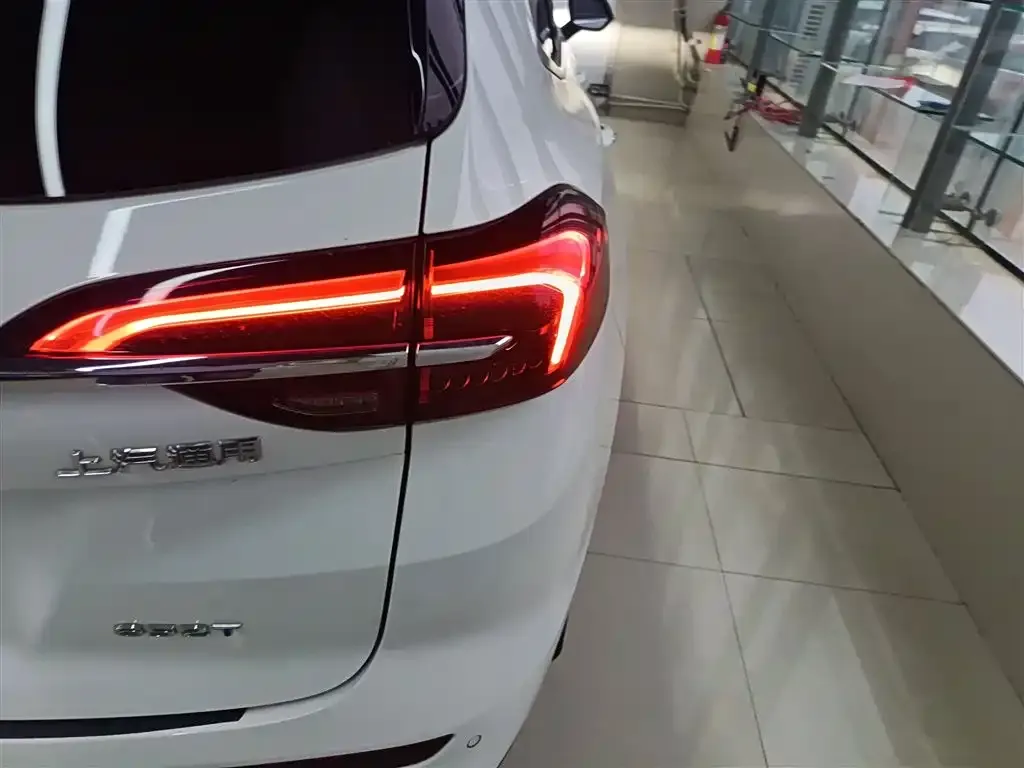Buick Envision Plus — фото 5