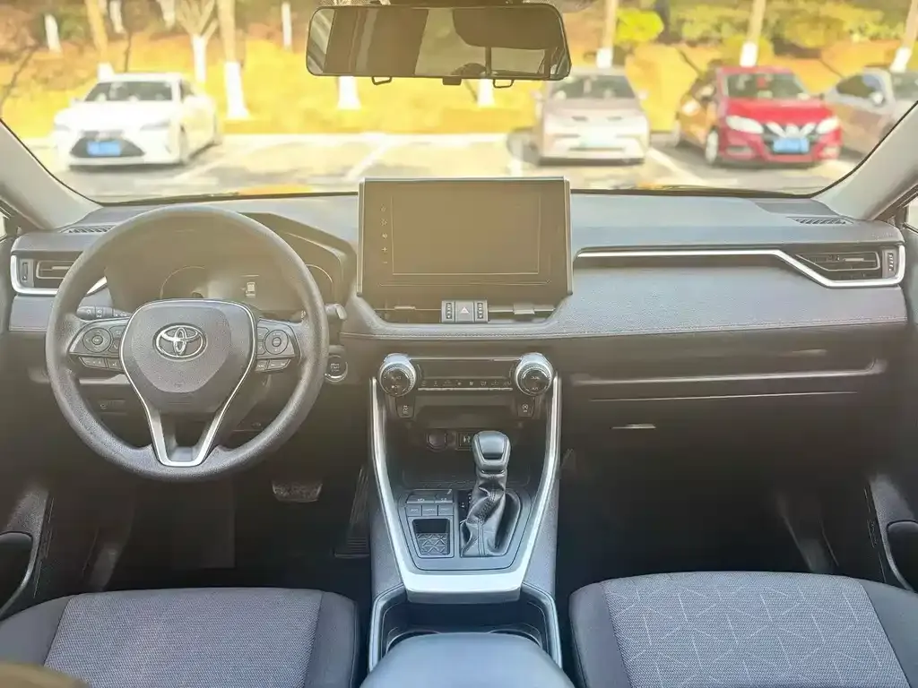 Toyota RAV4 — фото 3