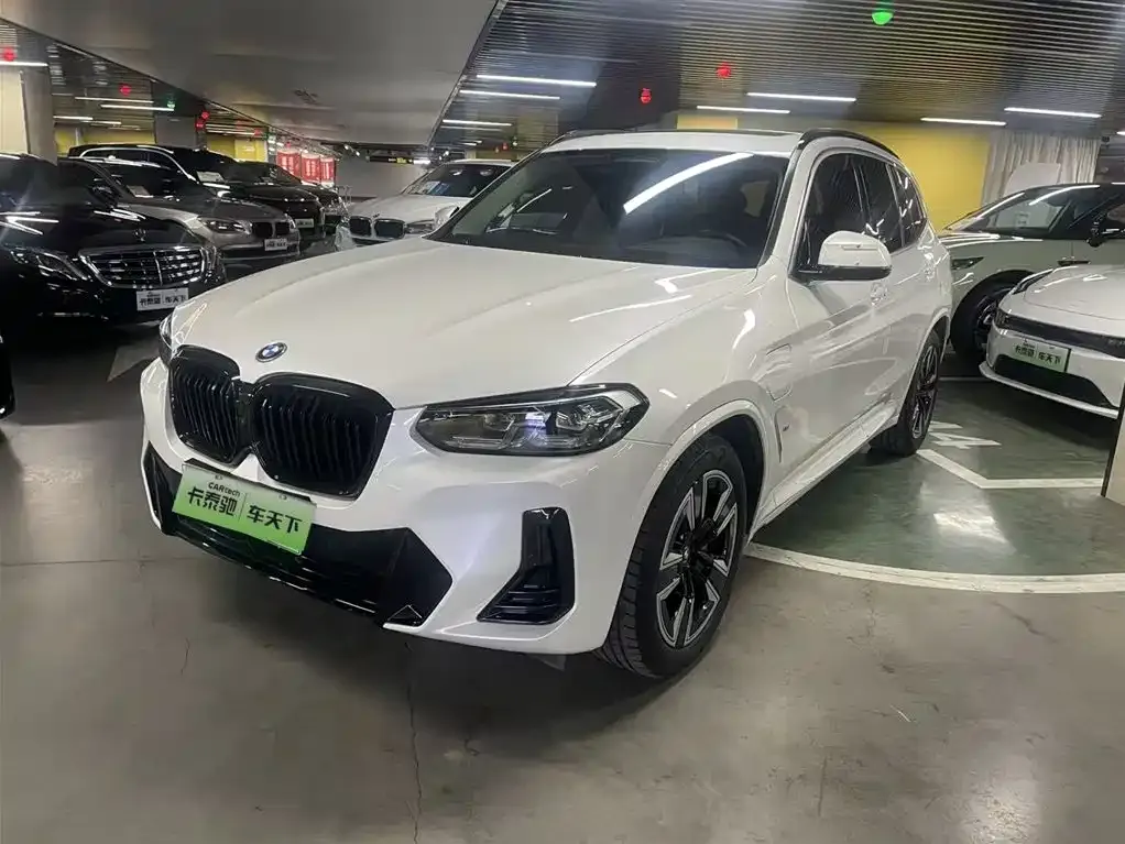 BMW iX3 — фото 1