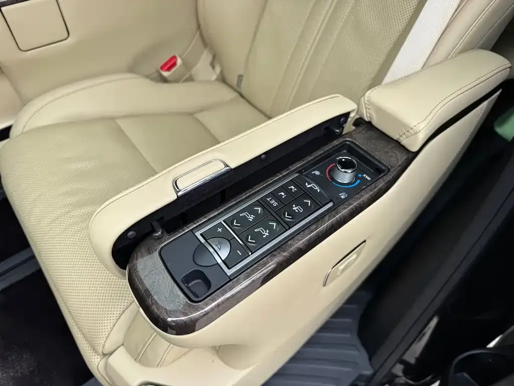 Toyota Alphard — фото 5