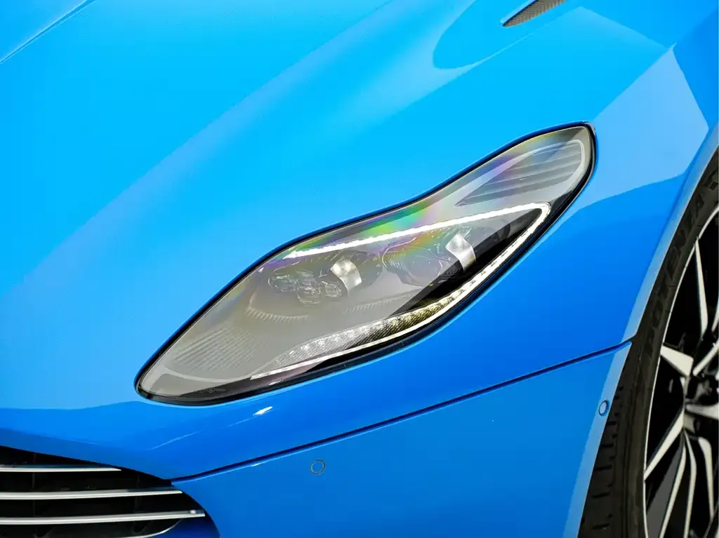 Aston Martin DB11 — фото 6
