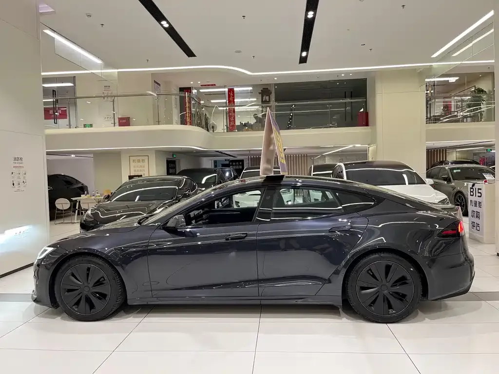 Tesla Model S — фото 5