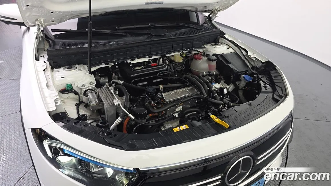 Mercedes-Benz EQB — фото 10