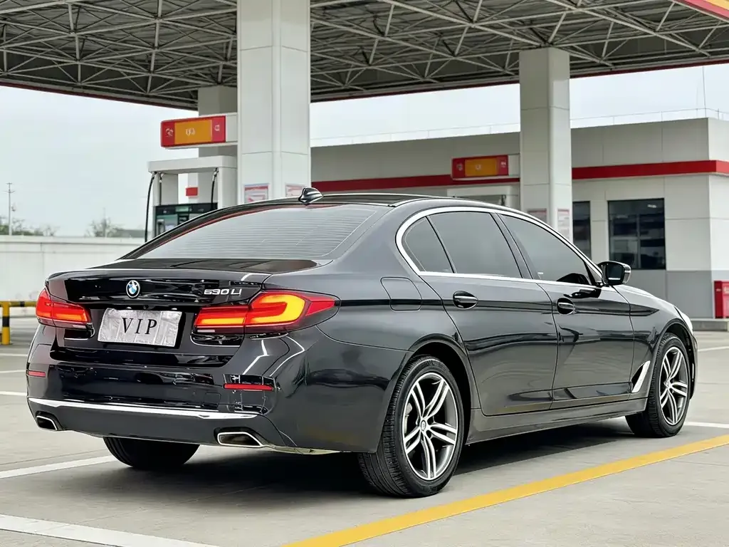 BMW 5 Series — фото 4