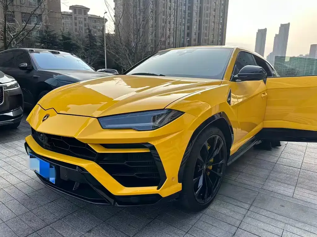 Lamborghini Urus — фото 1