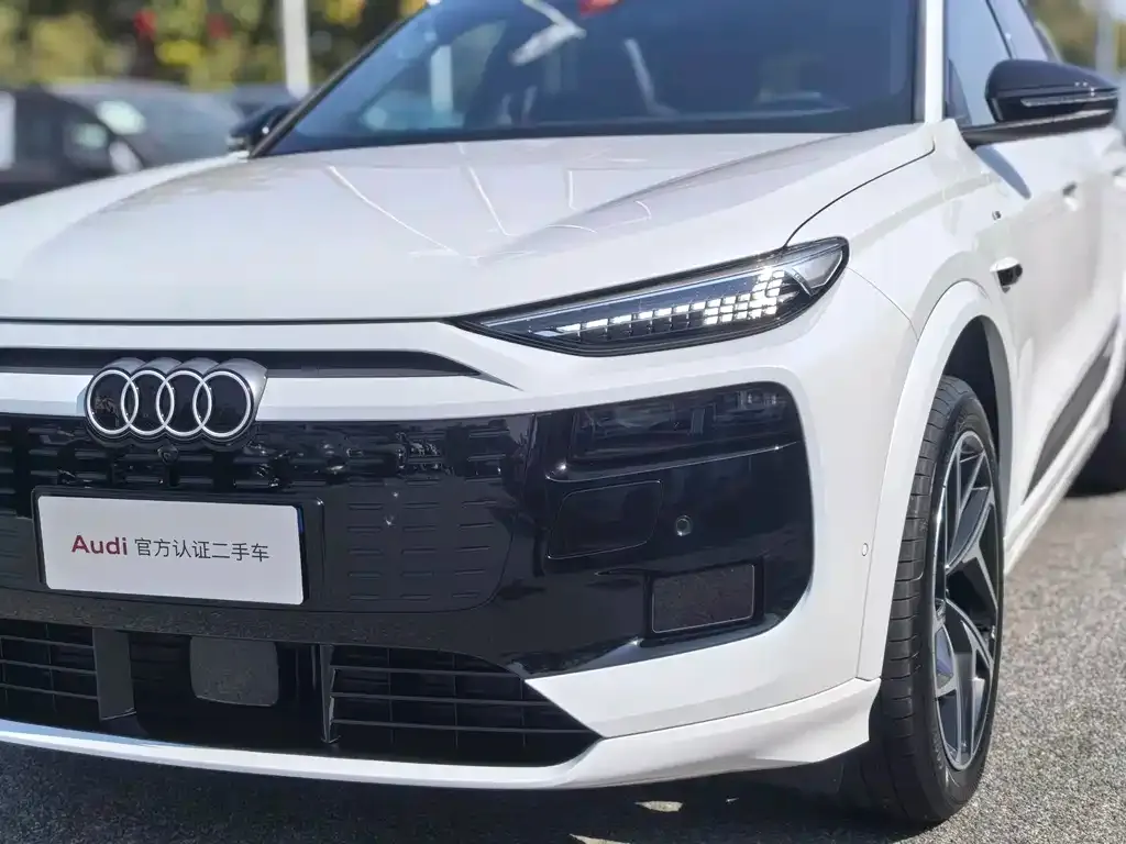 Audi Q6L e-tron — фото 2