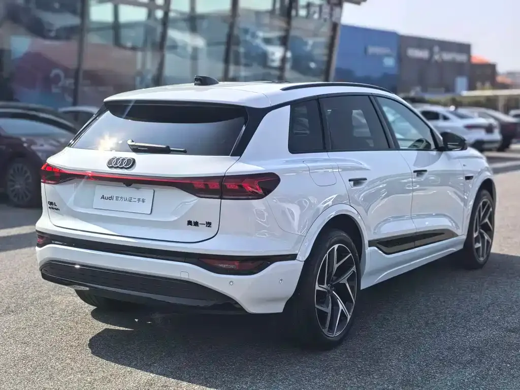 Audi Q6L e-tron — фото 9