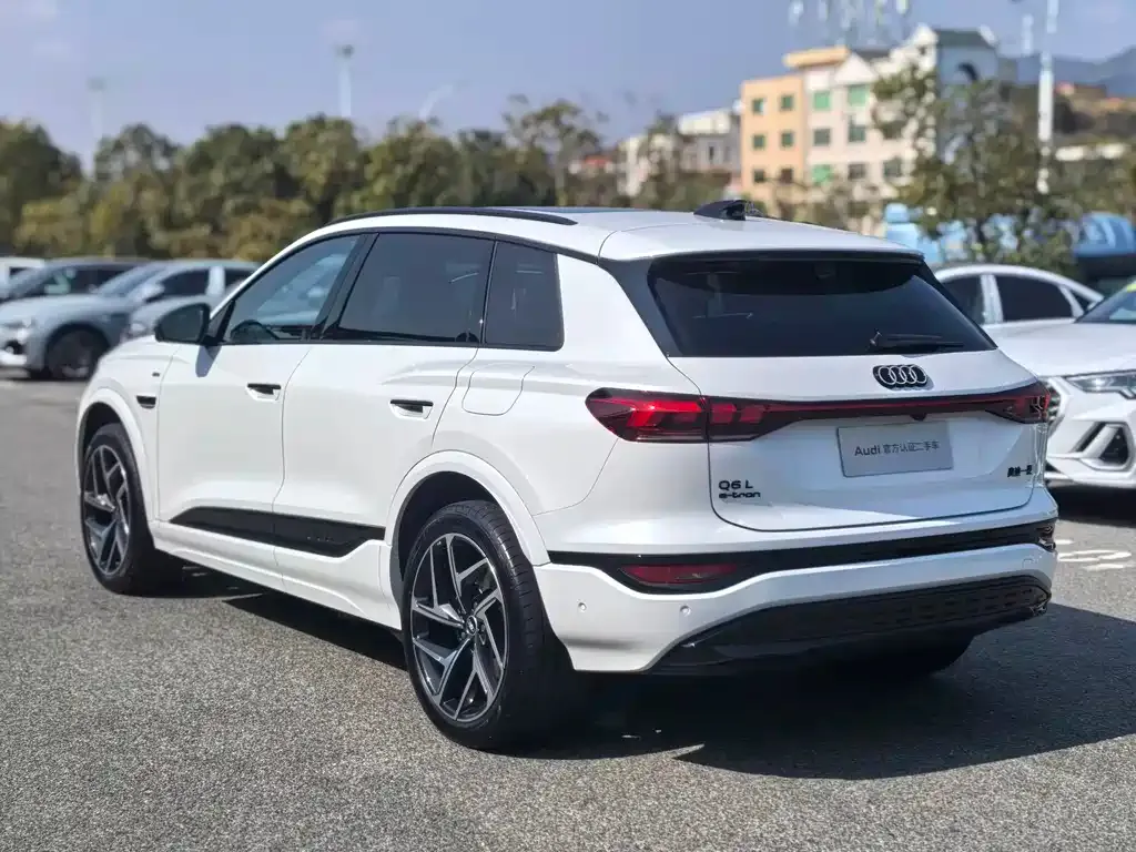 Audi Q6L e-tron — фото 10