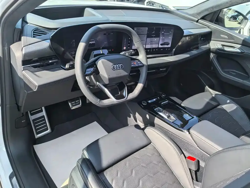 Audi Q6L e-tron — фото 4