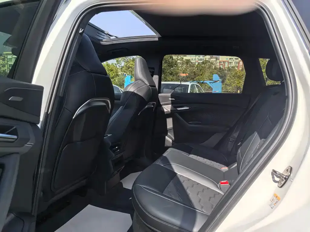 Audi Q6L e-tron — фото 6