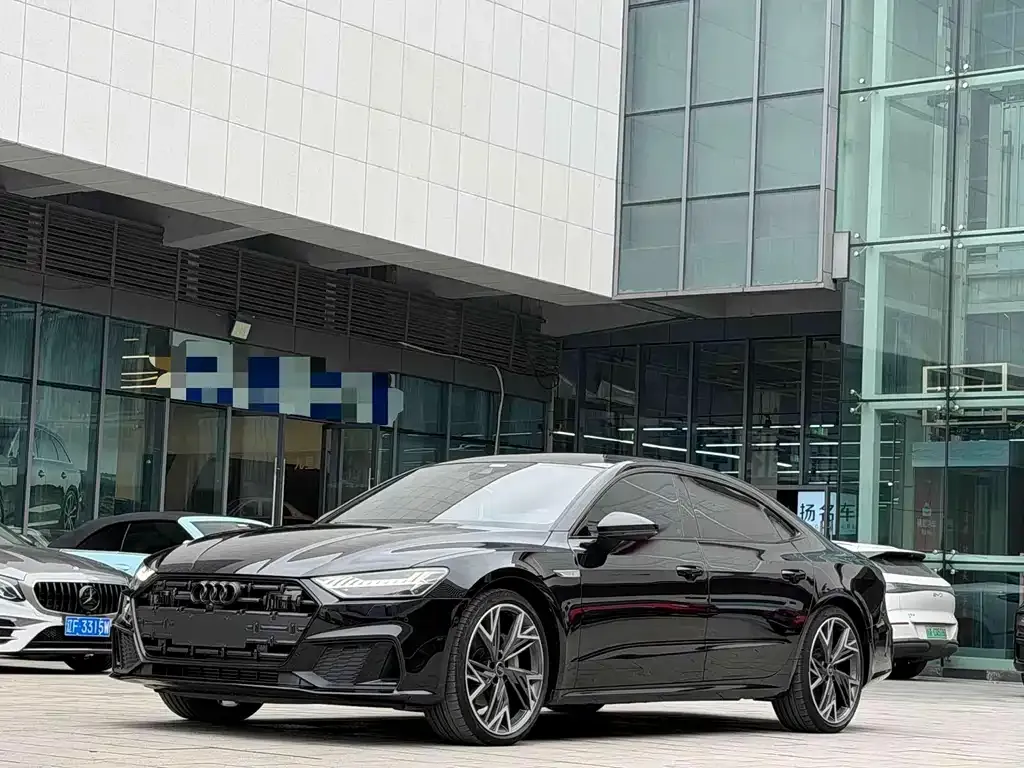 Audi A7L — фото 1