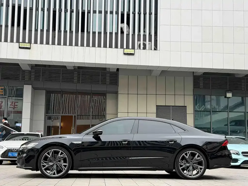 Audi A7L — фото 2