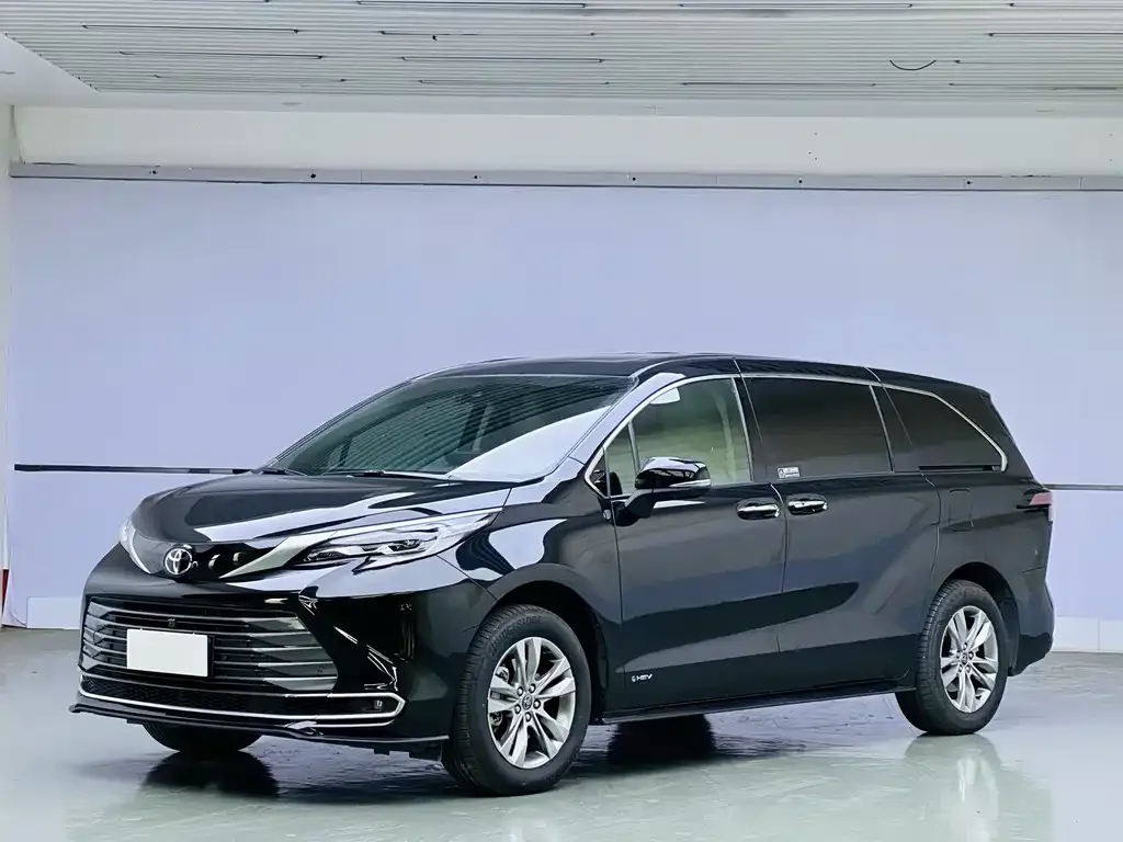 Toyota Sienna — фото 1