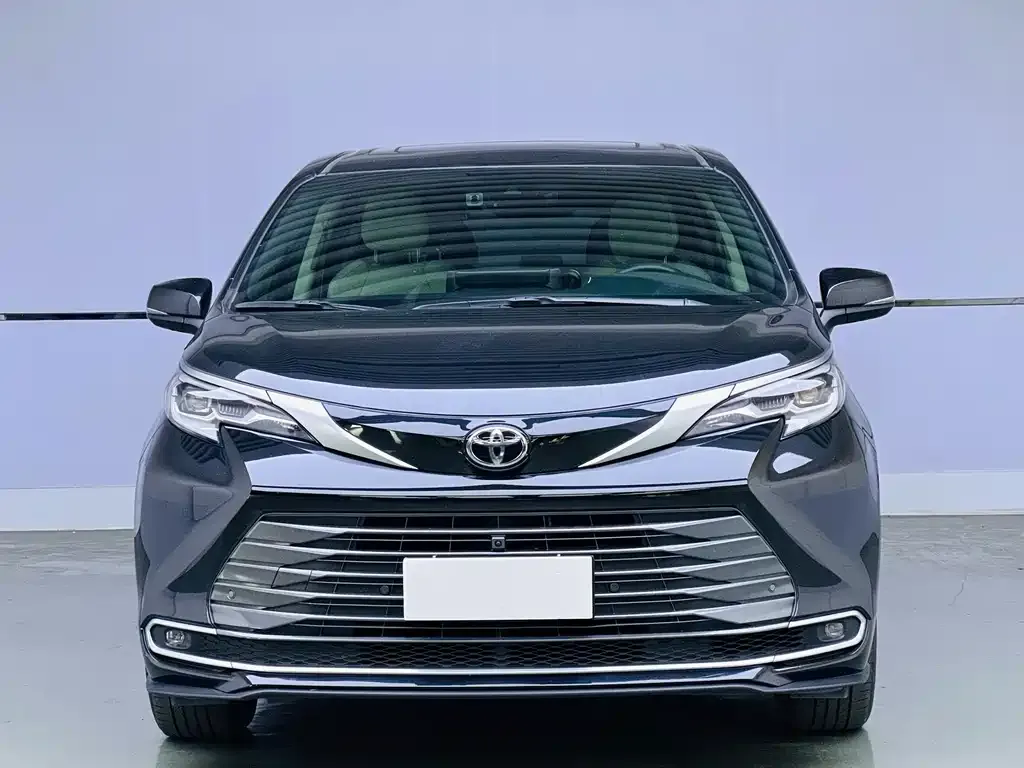 Toyota Sienna — фото 3