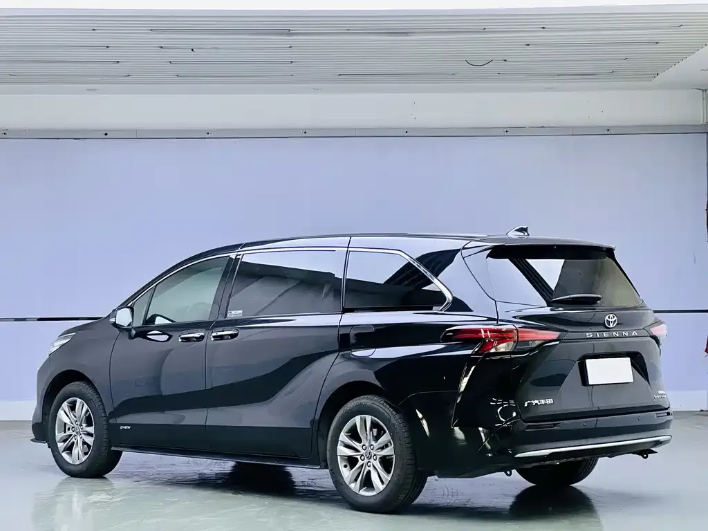 Toyota Sienna — фото 5