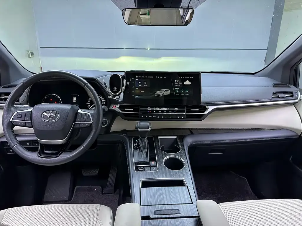 Toyota Sienna — фото 9