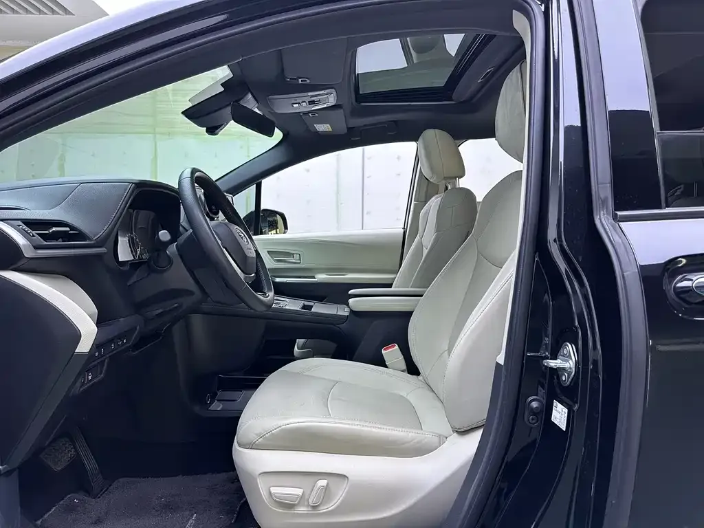 Toyota Sienna — фото 4