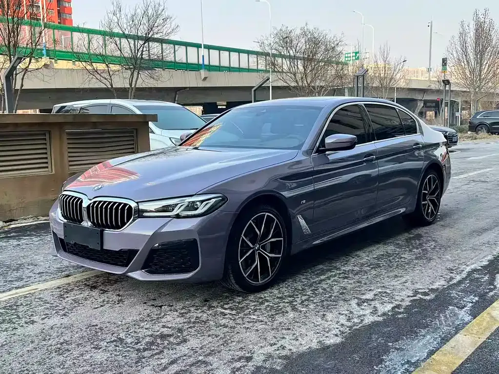 BMW 5 Series — фото 1