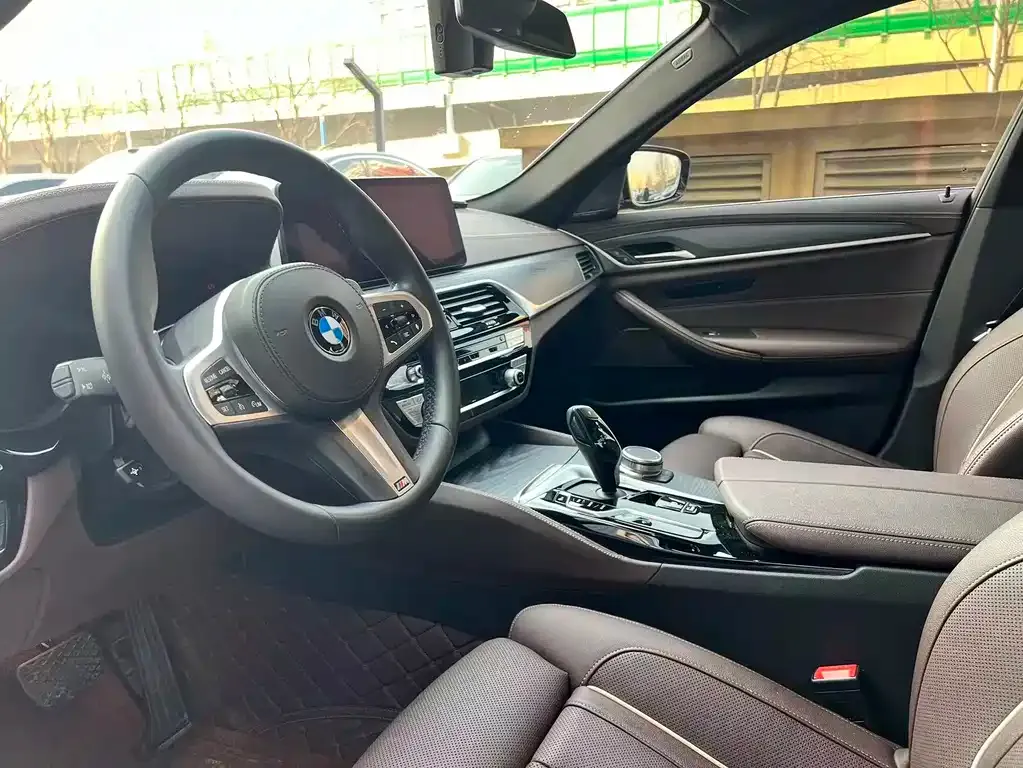 BMW 5 Series — фото 5