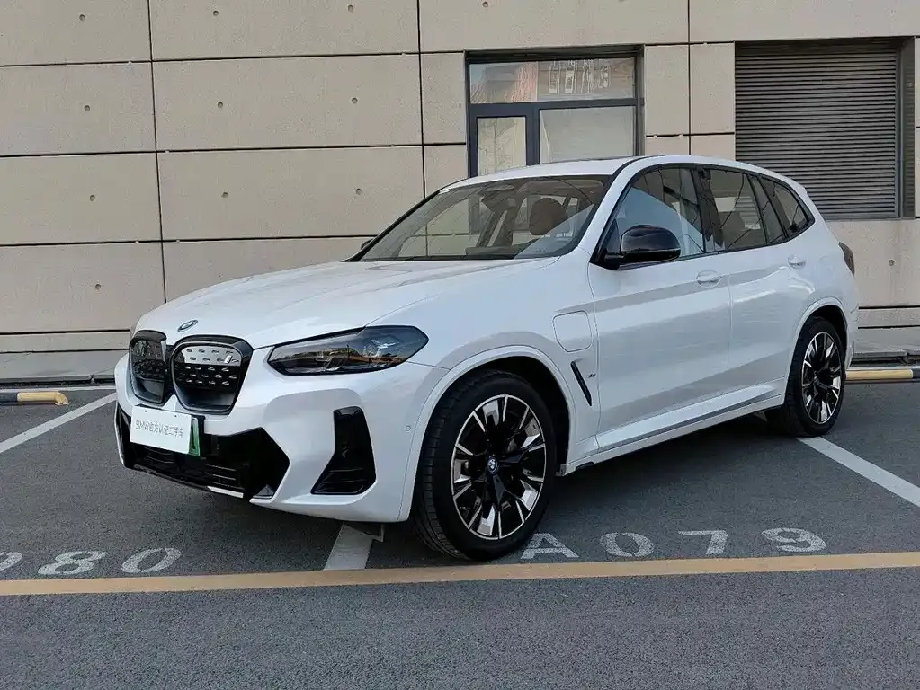 BMW iX3 — фото 1