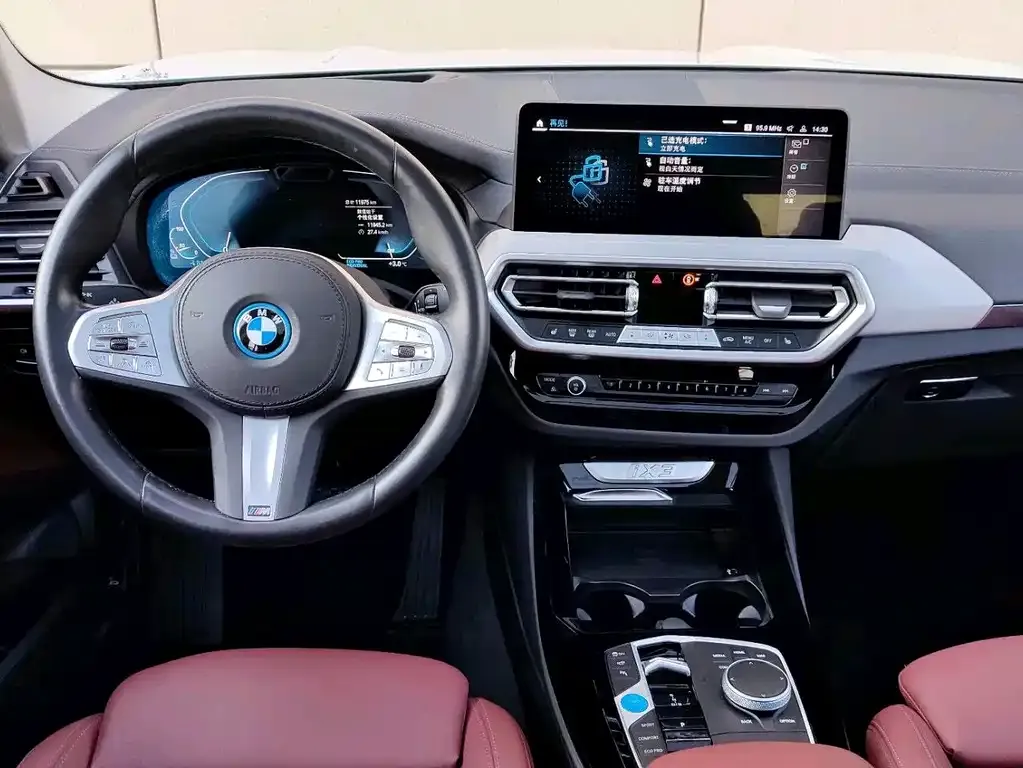BMW iX3 — фото 10