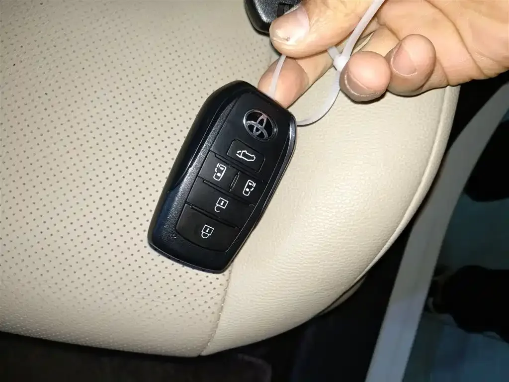 Toyota Sienna — фото 10