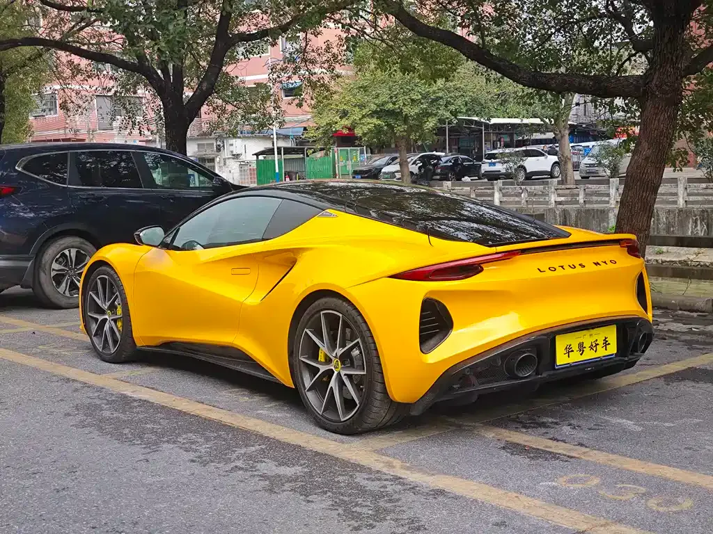 Lotus Emira — фото 10