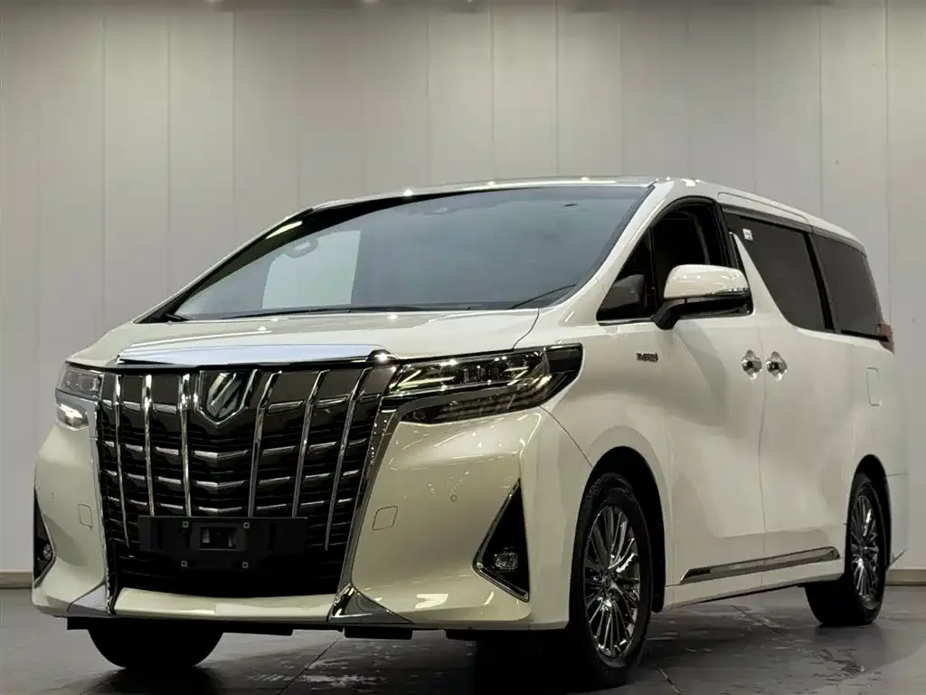 Toyota Alphard — фото 1