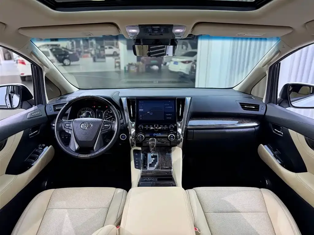 Toyota Alphard — фото 7