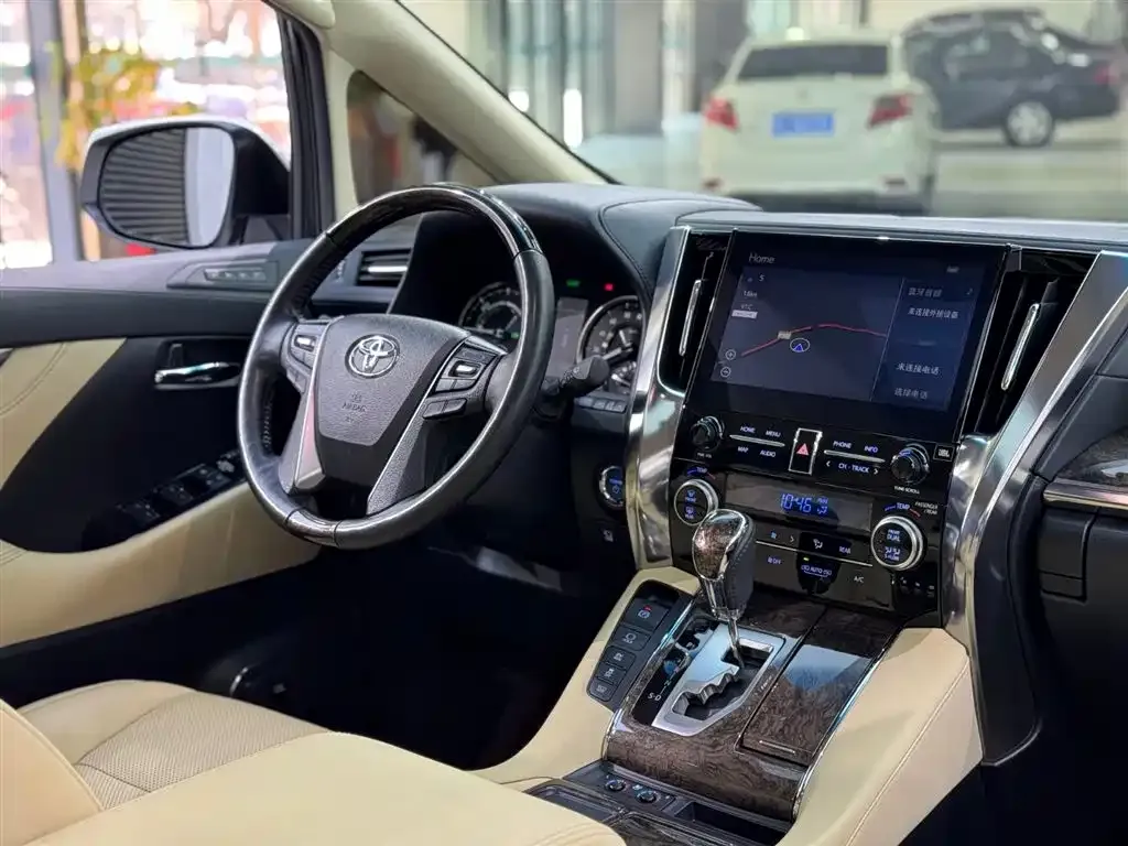 Toyota Alphard — фото 3