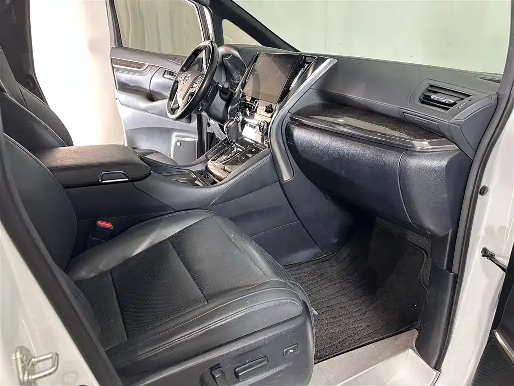 Toyota Vellfire — фото 5