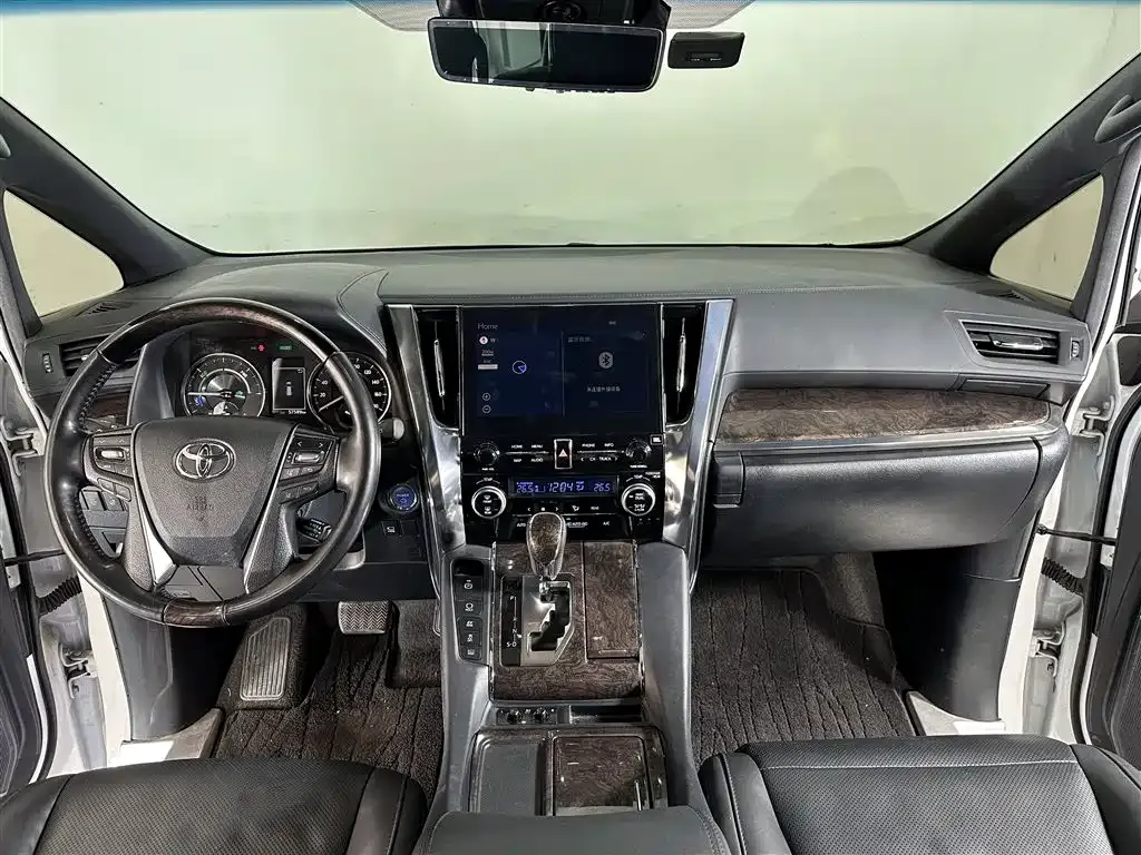 Toyota Vellfire — фото 4