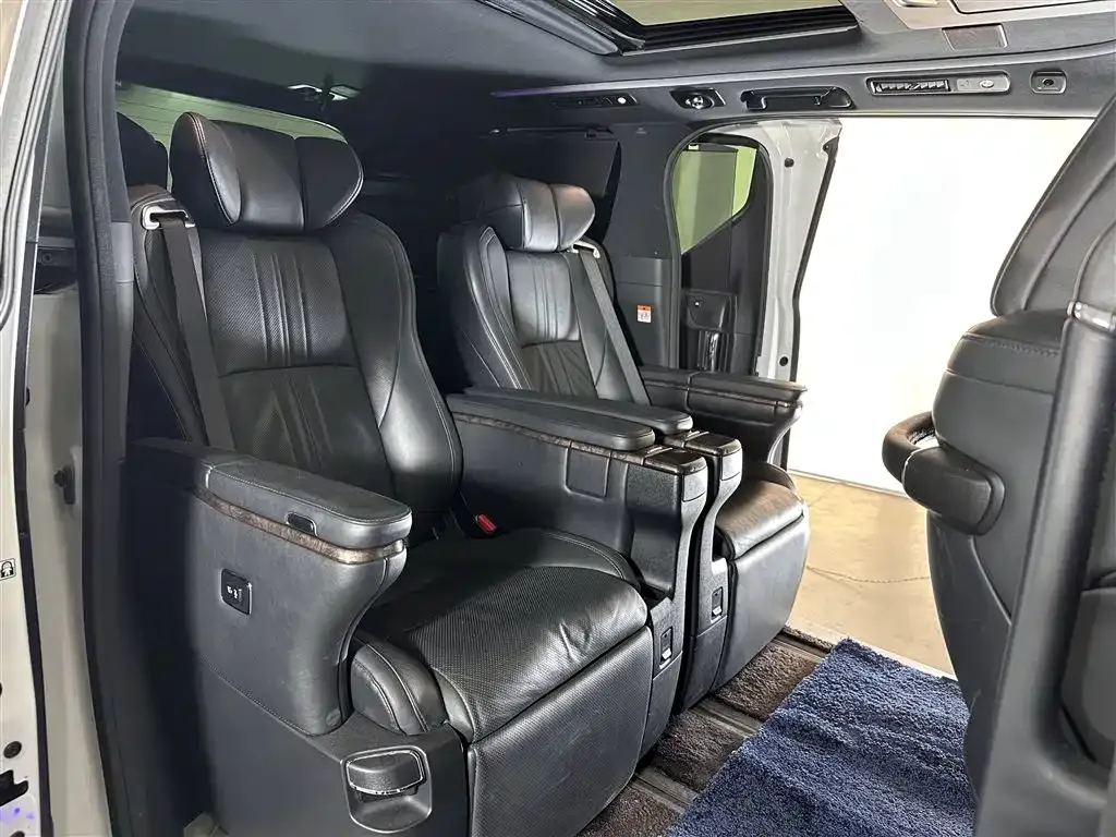 Toyota Vellfire — фото 8