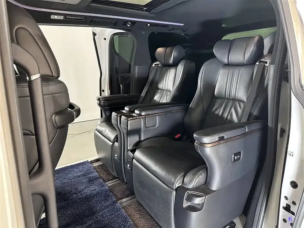 Toyota Vellfire — фото 3