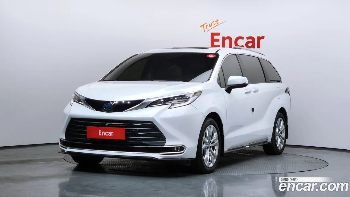 Toyota Sienna — фото 1