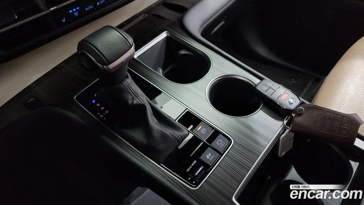 Toyota Sienna — фото 10