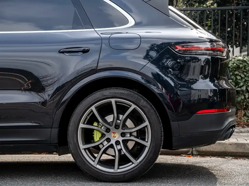 Porsche Cayenne Hybrid — фото 3