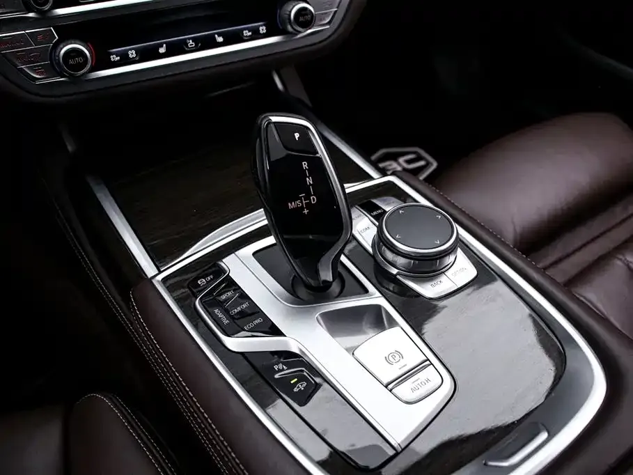 BMW 7 Series — фото 10