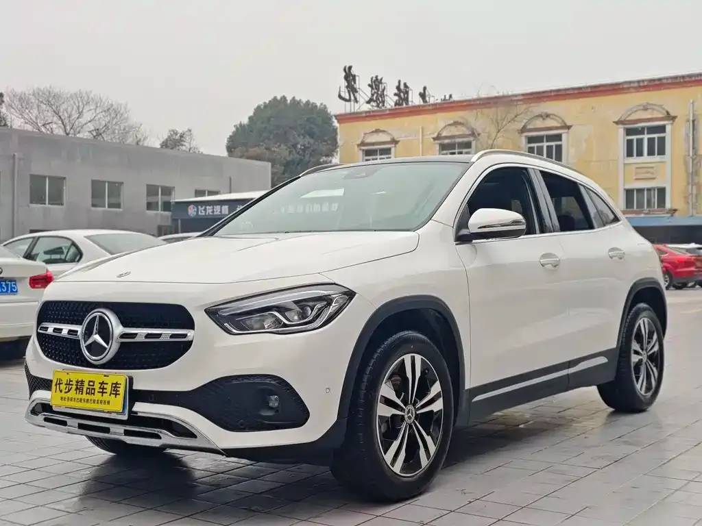 Mercedes-Benz GLA — фото 1